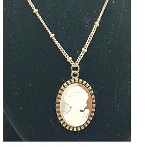 Gold Tone Oval Cameo Necklace Portrait Pendant Vintage Style Women Jewelry